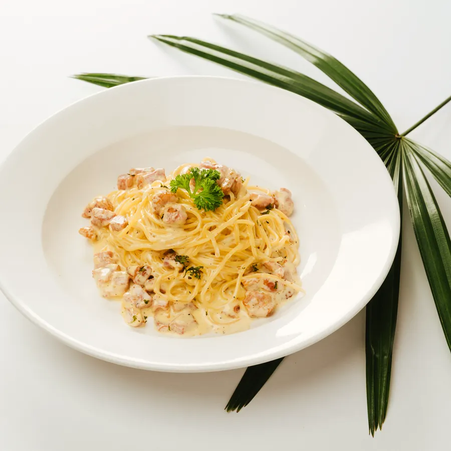 Smoked duck carbonara spaghetti in cream sauce